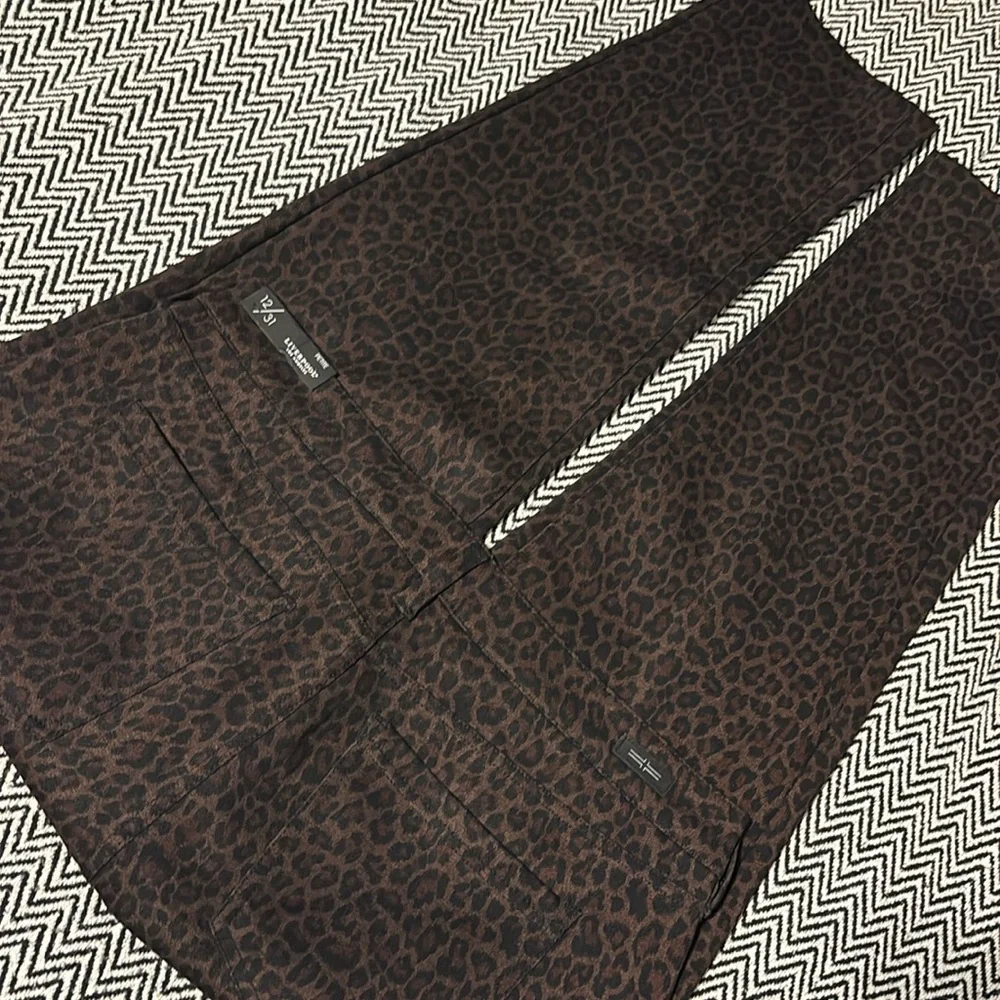 Liverpool Cheetah Print Ponte Pants - Black/Brown - Size 12/31 Petite - NWT - Picture 10 of 12